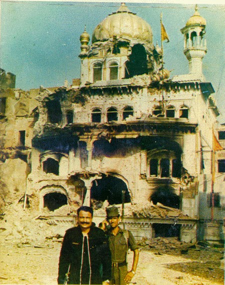 Damaged front facade of the Akal Takht after the operation. 