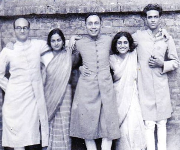 Progressive Writers Rashid Jahan (second from right) and Mahmuduzzafar (extreme left), who contributed to the short story collection 'Angarey,' considered the genesis of the PWA