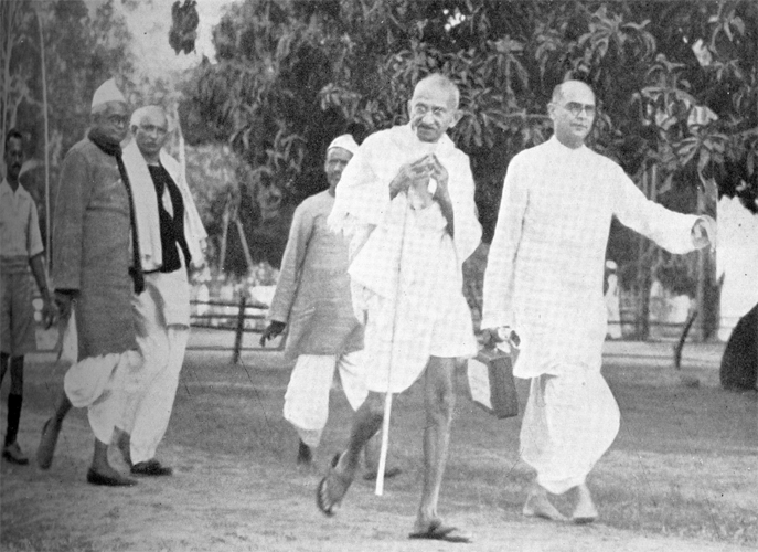 Mahatma Gandhi with Mahadev Desai